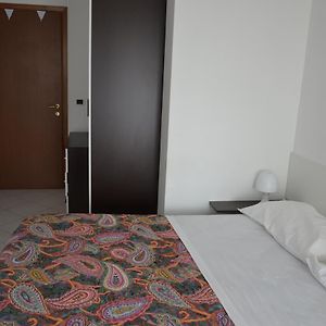 Zimmer mit Queensize-Bett